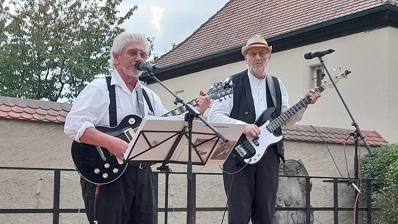 Klosterspitzenfestival Marienweiher: hier das Duo „Rund uadum“ aus Helmbrechts