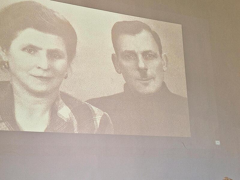 Blick zur&uuml;ck: Mina Gampel erinnerte w&auml;hrend ihres Vortrags an ihre Eltern und ihre Familiengeschichte.Alexander Zeu&szlig;