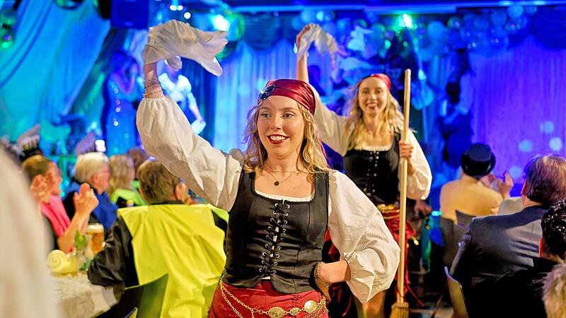 Die &bdquo;heiligen&ldquo; Stadtschnecken feierten die Zeit der Narren bei ihrer Prunksitzung.