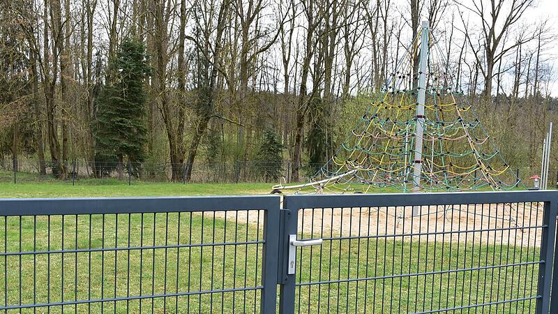 Am Spielplatz in Steinbach hat ein dort parkender weißer Transporter Mädchen geängstigt.Forchheim & Fränkische Schweiz Am Spielplatz in Steinbach hat ein dort parkender weißer Transporter Mädchen geängstigt.Forchheim & Fränkische Schweiz