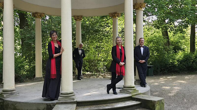 Das Gesangsquartett Vocalisto freut sich, sein Publikum auf den „Weg nach Bethlehem“ musikalisch einstimmen zu können.  Das Bild zeigt v.l. Ulrike Hahn, Alt, Ulrich Förster, Bass, Christiane Schütz, Sopran und Hubertus Baumann, Tenor.