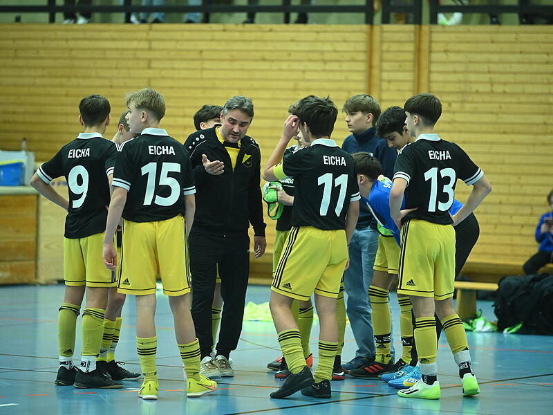 Eichas Trainer Thorsten Kotschy gibt Anweisungen.