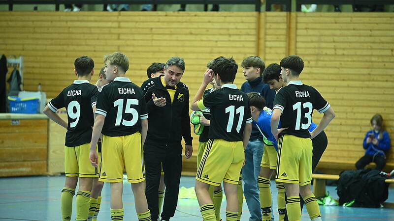 Eichas Trainer Thorsten Kotschy gibt Anweisungen.