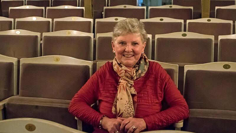 Angelika Belleth auf ihrem Lieblingsplatz: in der siebten Reihe im Parkett in der Mitte.