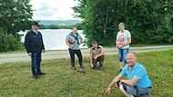 (von links) Michael Bienlein, Kreisobmann Bayerischer Bauernverband, Isabell Kremer, Schätzerin, Martin Goller, Beauftragter für das Projekt Wildgansmanagement, Marion Warmuth, Kreisbäuerin, und Stefan Seelmann, Landwirt aus Reundorf, begutachten ... (von links) Michael Bienlein, Kreisobmann Bayerischer Bauernverband, Isabell Kremer, Schätzerin, Martin Goller, Beauftragter für das Projekt Wildgansmanagement, Marion Warmuth, Kreisbäuerin, und Stefan Seelmann, Landwirt aus Reundorf, begutachten ...