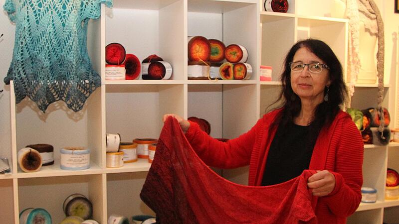 Liebevolle Kleinigkeiten gibt es im Laden „Herzstücke“ reichlich zu entdecken. Der Corona-Lockdown freilich hat Inhaberin Sabine Kaim in große Schwierigkeiten gebracht.