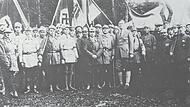 NS-Spitzen beim Deutschen Tag in Stadtsteinach: Der Hochgewachsene vorne ist Wilhelm Brückner, Chefadjutant Hitlers, der Fünfte links von ihm ist Hanns Beer.