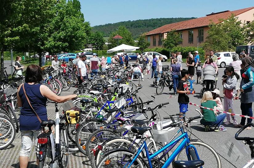 Fahrradbrse: Auf der Eiswiese in Ebern gibt es gebrauchte Fahrrder