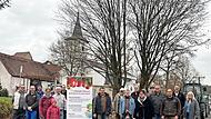 Engagierte Bürgerinnen und Bürger aus dem Markt Burkardroth bei der Ausgabe der Obstbäume im Rahmen des Förderprojekts „Streuobst für alle“ am Feuerwehrhaus in Lauter. Engagierte Bürgerinnen und Bürger aus dem Markt Burkardroth bei der Ausgabe der Obstbäume im Rahmen des Förderprojekts „Streuobst für alle“ am Feuerwehrhaus in Lauter.
