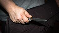 Die Täter verliehen  ihren Forderungen mit einem Messer Nachdruck (Symbolbild).