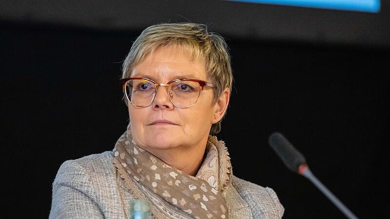 Staatssekret&auml;rin Sabine Dittmar (SPD) &auml;u&szlig;ert sich zur Kritik an der Krankenhausreform und der Schlie&szlig;ung des Sankt-Josef-Krankenhauses in Schweinfurt.