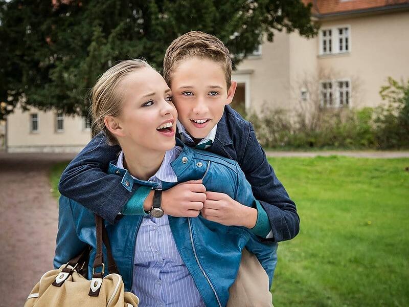 Zu seiner Serienschwester Constanze hatte Domink, gespielt vom Bamberger Yannick Rau, ein kompliziertes Verh&auml;ltnis.