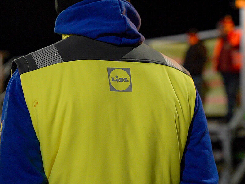Bauernstreik vor Lidl: Landwirte protestieren gegen niedrige Milch- und ButterpreiseStreik Landwirte Lidl 2025