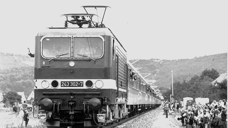 Impression vom Tag des Bahn-Lückenschlusses zwischen Neustadt und Sonneberg. Es war der Samstag, 28. September 1991. Impression vom Tag des Bahn-Lückenschlusses zwischen Neustadt und Sonneberg. Es war der Samstag, 28. September 1991.