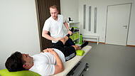 Der Physiotherapeut Michael Kröger fühlt sich in Vestenbergsgreuth wohl. Das neue Angebot im Haus der Begegnung gibt es erst seit November.