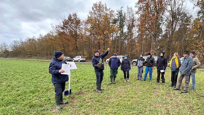 Mehr als 35 Landwirte haben sich &uuml;ber die Vorteile und Herausforderungen des Zwischenfrucht-Anbaus informiert.