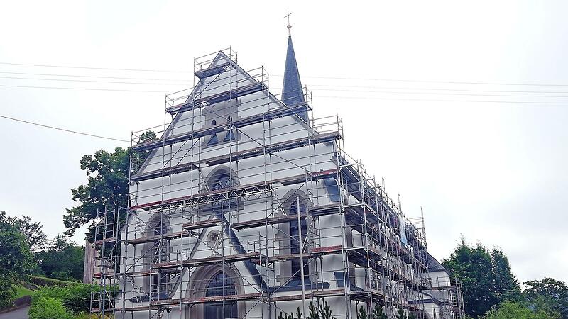 Komplett einger&uuml;stet ist derzeit das Wilhelmsthaler Gotteshaus.