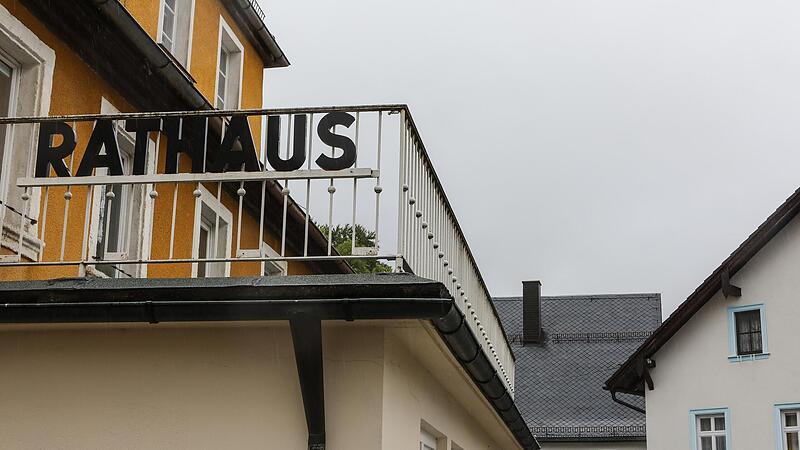 100.000 Euro stehen heuer f&uuml;r m&ouml;gliche Planungen eines Rathausneubaus im Haushalt.Forchheim & Fr&auml;nkische Schweiz