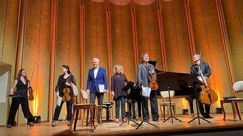 Kissinger Sommer: Klavierduo und Streichoktett Zu sehen sind (v.l.) Lena Neudauer und Ayaka Uchio (Violine), Andreas Groethuysen & Yaara Tal (Klavier), Nils Mönkemeyer (Viola) und Wen-Sinn Yang (Violoncello).