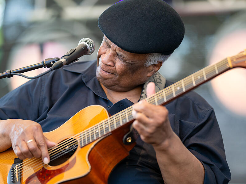 Tony Bulluck am ersten Tag des Blues- und Jazzfestivals in Bamberg