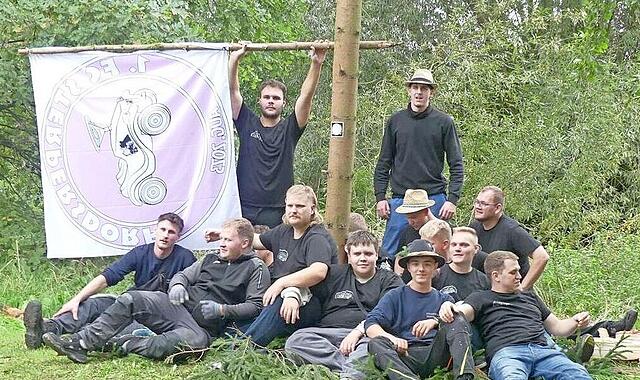Die Sterpersdorfer Kerwasburschen.