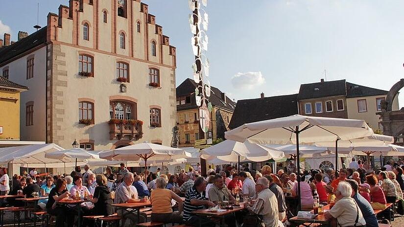 Auf dem Hammelburger Marktplatz lässt es sich gut feiern.