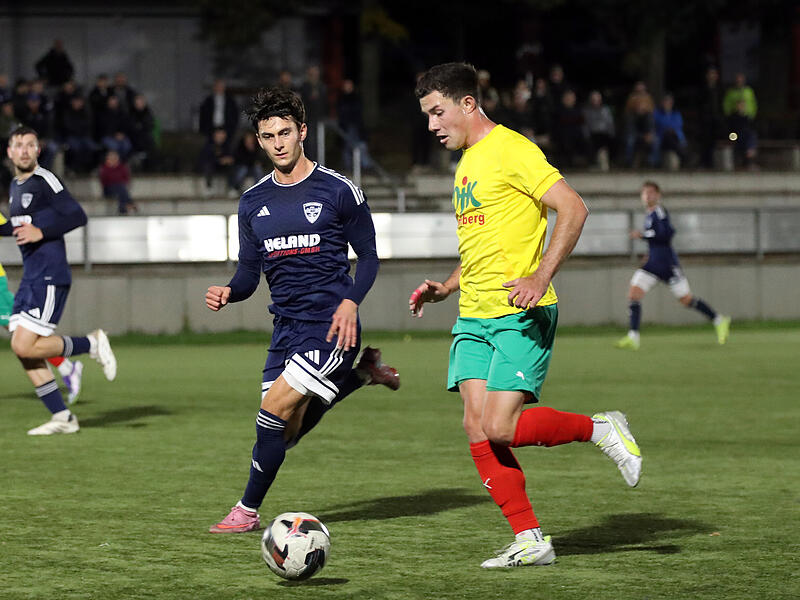 DJK-Akteur Fabian Trunk (gelbes Trikot, hier gegen den TSV Mönchröden) traf für sein Team zum 2:0.