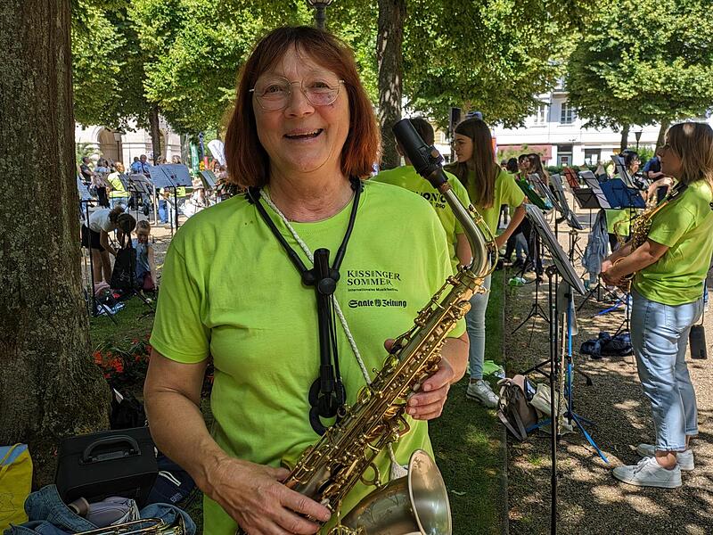Margerita Huppmann-Fronczek ist dieses Jahr zum ersten Mal mit ihrem Alt Saxophon dabei. Sie kommt aus Bad Brückenau und spielt aktiv bei den Georgi Bläsern mit.
