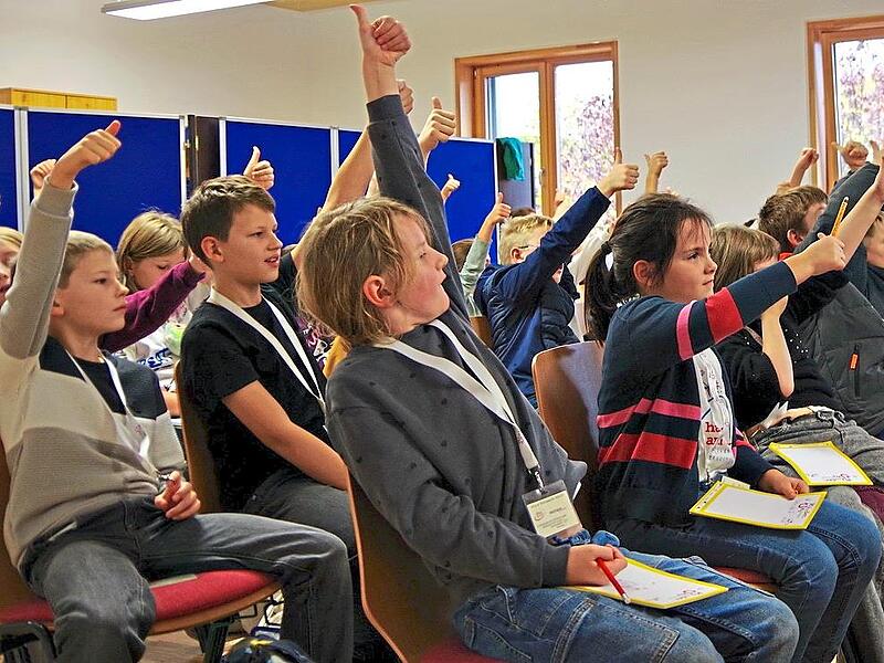 Daumen hoch f&uuml;r die Kinder-Uni in Kronach. Dieses Angebot war heuer erneut sehr gefragt.Heike Sch&uuml;lein