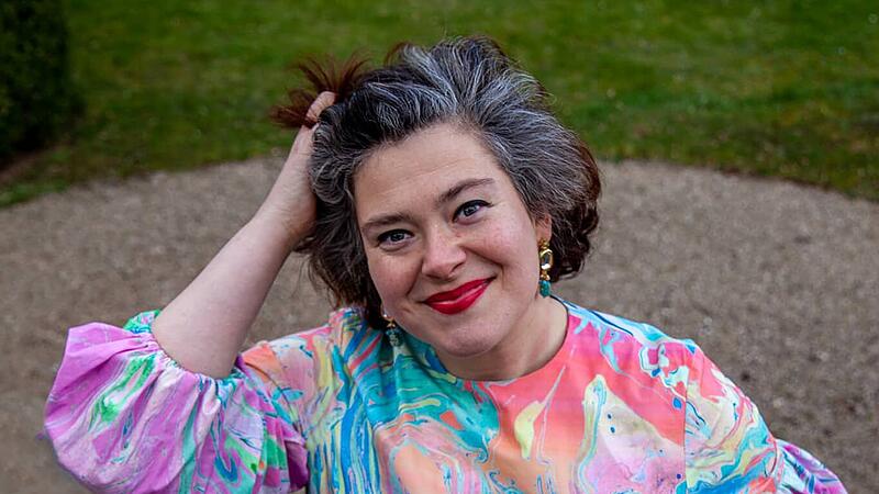 Nora Gomringer freut sich über den E.T.A-Hoffmann-Preis der Stadt Bamberg. Nora Gomringer freut sich über den E.T.A-Hoffmann-Preis der Stadt Bamberg.