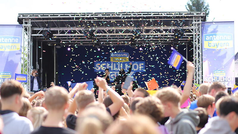 Der Schulhof-Gig 2025: Das erste Konzert von Antenne Bayern gewann die Realschule Sch&ouml;llnach in Niederbayern. Am Donnerstag, 10. Juli, spielte hier das deutsche Musikprojekt Glockenbach.