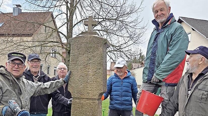 Viele freiwillige Helfer packten mit an.