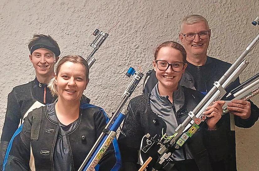 Die Aufsteiger (v.l.): Bastian Wagner, Lisa Peterh&auml;nsel, Emma Ruppert und Bernd Ruppert. Freisch&uuml;tz Hausen