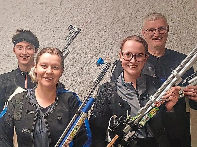 Die Aufsteiger (v.l.): Bastian Wagner, Lisa Peterh&auml;nsel, Emma Ruppert und Bernd Ruppert. Freisch&uuml;tz Hausen