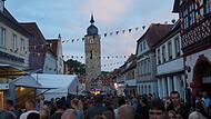 Neben den Weinfesten in Zeil und Sand gehört das Altstadtfest in Ebern zu den großen Publikumsmagneten im Sommer. Tausende von Besuchern feiern auf dem Marktplatz drei Tage und Nächte lang „Frankens größtes Klassentreffen“. Neben den Weinfesten in Zeil und Sand gehört das Altstadtfest in Ebern zu den großen Publikumsmagneten im Sommer. Tausende von Besuchern feiern auf dem Marktplatz drei Tage und Nächte lang „Frankens größtes Klassentreffen“.