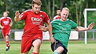 Mit zwei Unentschieden sind Florian Hofmann (links) und der SV Poxdorf in die neue Saison der Kreisklasse 3 gestartet. Am vergangenen Spieltag gab es eine Nullnummer gegen den SV Langensendelbach und Lukas Schöbel.