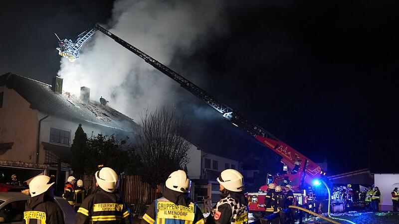 Doppelhaushälfte in Vollbrand