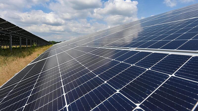 Zeitnah beginnen kann die Errichtung der Freiflächen-Photovoltaikanlage durch die Energiegenossenschaft Coburger Land bei Unterlauter. Die Fertigstellung ist noch für dieses Jahr geplant.