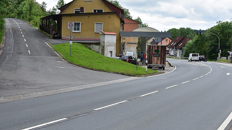 Ein Teilbereich der B 2, an der es auch eine Fu&szlig;g&auml;ngerampel gibt. Dort einen station&auml;ren Blitzer aufstellen, um mehr Verkehrssicherheit zu bekommen, war im Stadtrat Gr&auml;fenberg diskutiert worden.