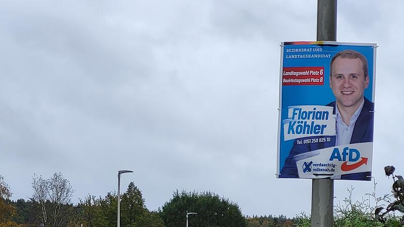 Der Kandidat der AfD grinst in Trailsdorf noch immer von den Plakaten zur Landtagswahl.Forchheim & Fränkische Schweiz Der Kandidat der AfD grinst in Trailsdorf noch immer von den Plakaten zur Landtagswahl.Forchheim & Fränkische Schweiz