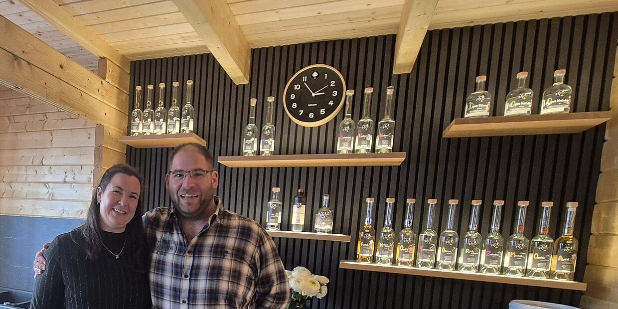 Großenbrach: Schnapsdrossel der Brennerei Metz eröffnet