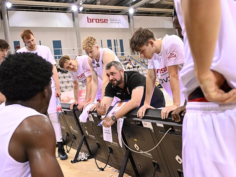 Headcoach Patrick Seidel und sein Team  haben es heute Abend mit dem ehemaligen ProA-Team Dresden Titans zu tun.