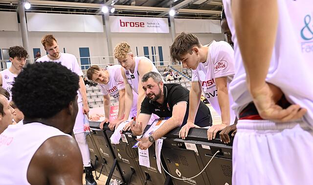 Headcoach Patrick Seidel und sein Team  haben es heute Abend mit dem ehemaligen ProA-Team Dresden Titans zu tun.
