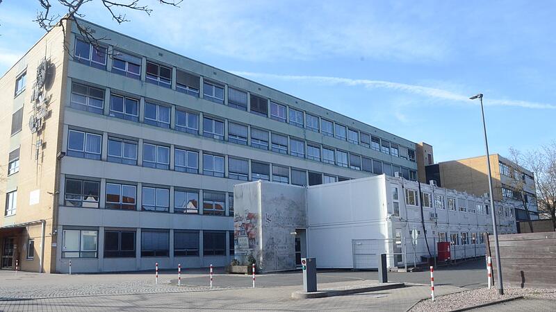 Die Lorenz-Kaim-Schule, das berufliche Schulzentrum in Kronach, steht mit Abriss und Neubau vor gro&szlig;en Herausforderungen.
