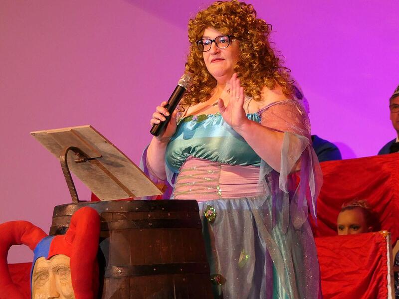 Fasching in Obertheres: Büttensitzung