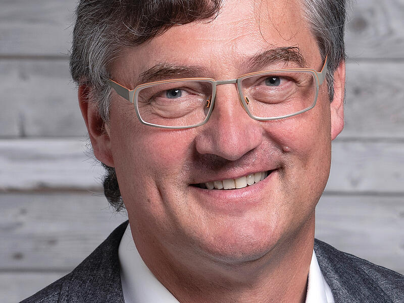 Hubert Treml-Franz ist als Windk&uuml;mmerer f&uuml;r die Energieagentur Nordbayern unter anderem im Landkreis Forchheim unterwegs.