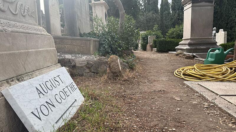 Das restaurierte Grab von August von Goethe (1789-1830))