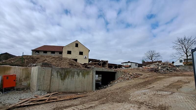 Auf dem Gel&auml;nde des B&auml;renareals in Bad Staffelstein geht es nach der Insolvenz der Baufirma nicht weiter mit dem Abriss.