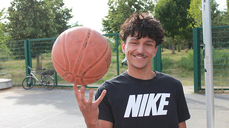 Devin Acosta spielt erst seit drei Monaten Basketball.