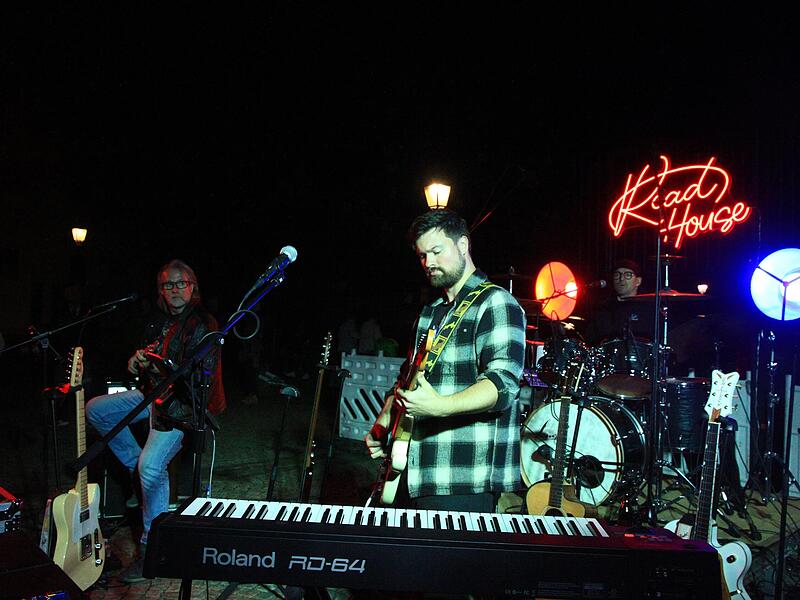 Die M&uuml;nnerest&auml;dter Road House Band hat den Anger gerockt.